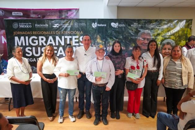 Familias migrantes reciben visas y tarjetas de apoyo en Nuevo  Parangaricutiro