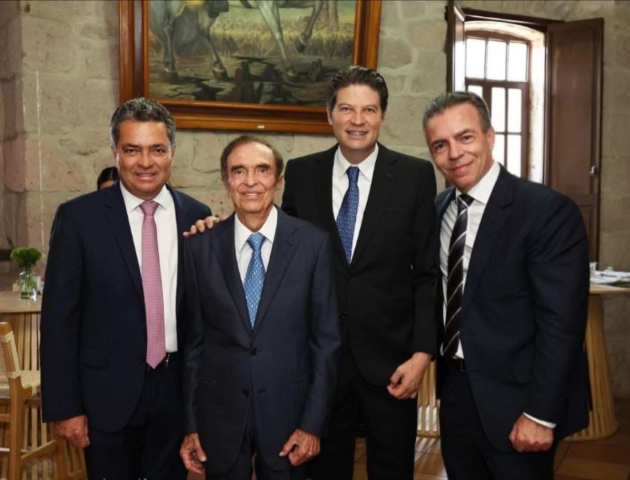 Seguiremos trabajando para que Morelia siga siendo la mejor ciudad para vivir e invertir: Enrique Ramírez recibe la 