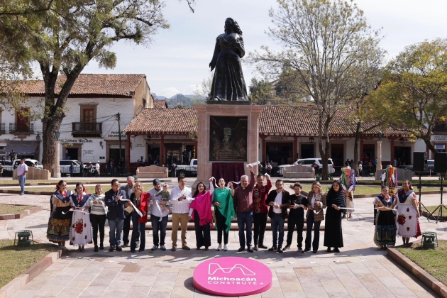 Alfredo Ramirez Bedolla y Josefina Rodríguez reinauguran  remodelación de la Plaza Gertrudis Bocanegra de Pátzcuaro