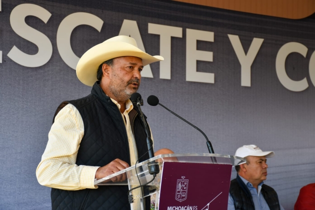 El Alcalde Julio Arreola refrenda compromiso de Pátzcuaro con el rescate del Lago 