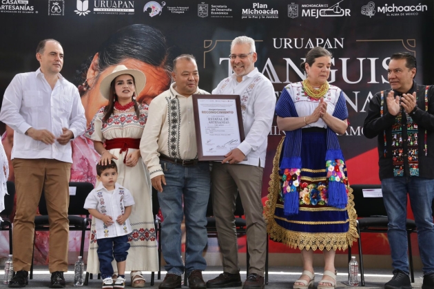 Premia Ramírez Bedolla las mejores piezas del 65 Concurso Artesanal de Domingo de Ramos 