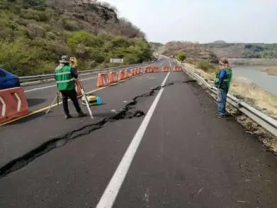 Amplían cierre de tramo en Múgica, Michoacán, afectado por lluvias 