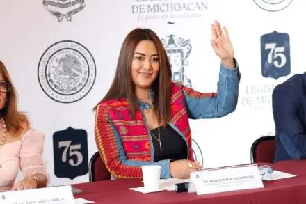 Familias son factor de cohesión social, por lo que es vital su atención: Mónica Valdez 