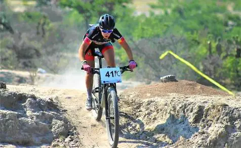 Las michoacanas Fátima Híjar y Natalia Torres representarán a México en el  Mundial MTB de Canadá
